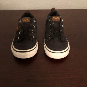 Boy’s Vans size 8